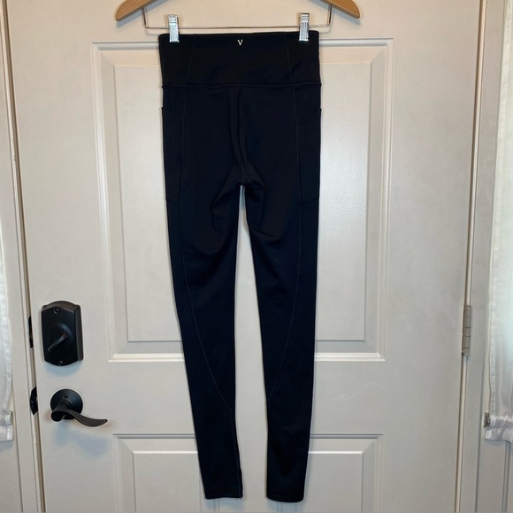 Victoria’s Secret Sz 4 Leggings 3 pockets High Rise Black Yoga Gold V Logo EUC - Picture 1 of 10